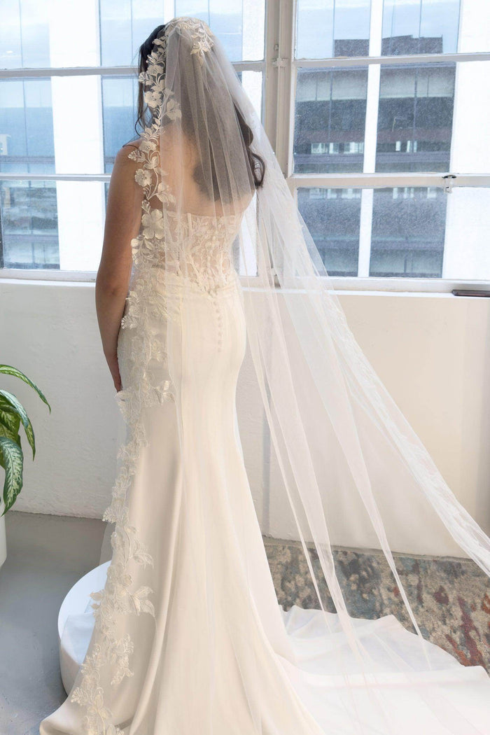One-tier Lace Edge Tulle Chapel Veils with Appliques CV0330 - COCOMELODY