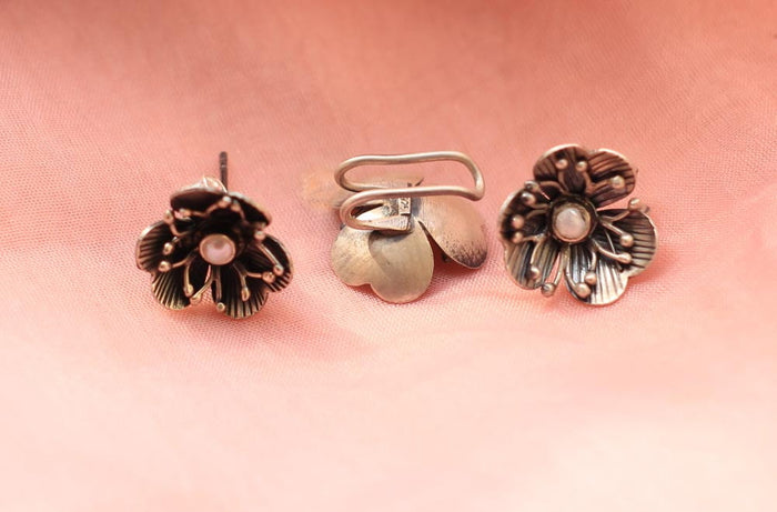 Qurbat Mini Flower Ear Cluster
