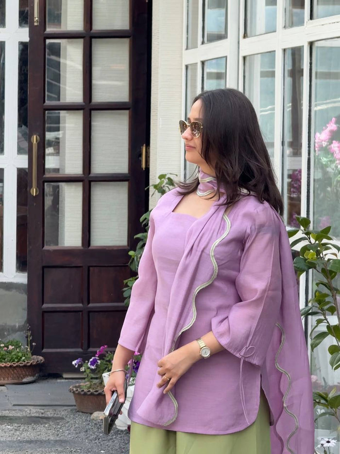 Stylish Contrast Purple Top Green Bottoms
