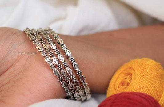 Adya Fine Flower Leaf Bangle model