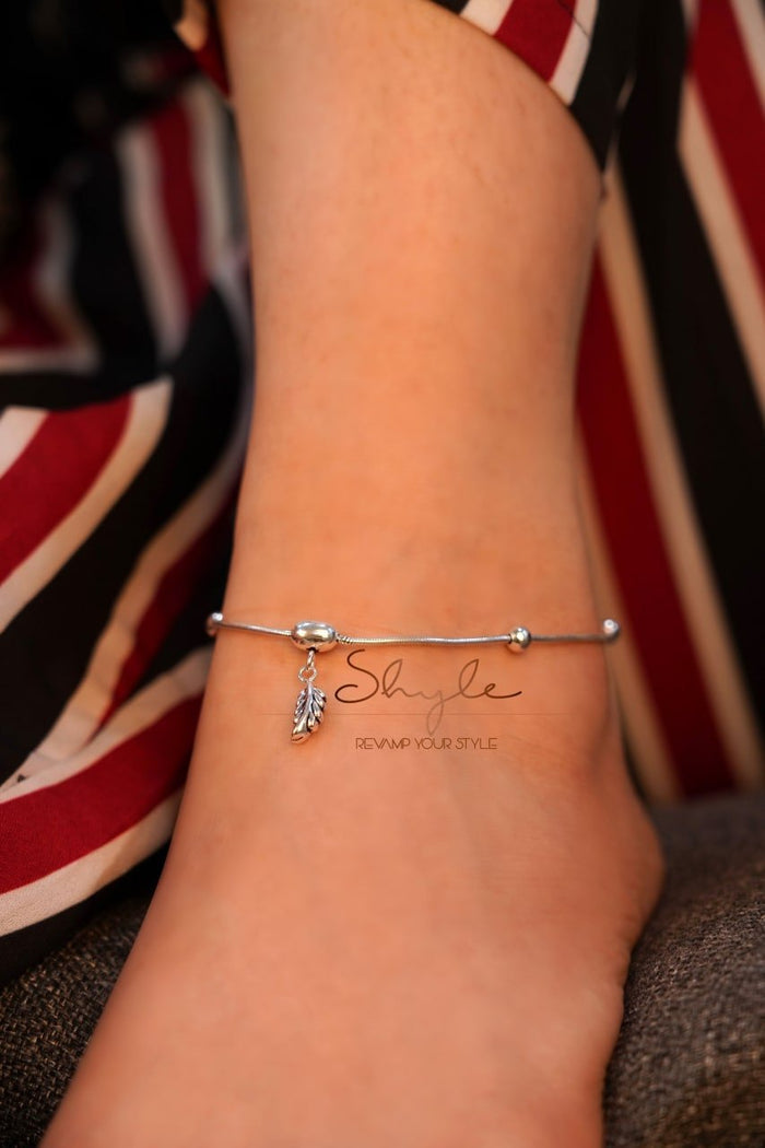 Adya Fine Leaf Drop Everyday Anklet