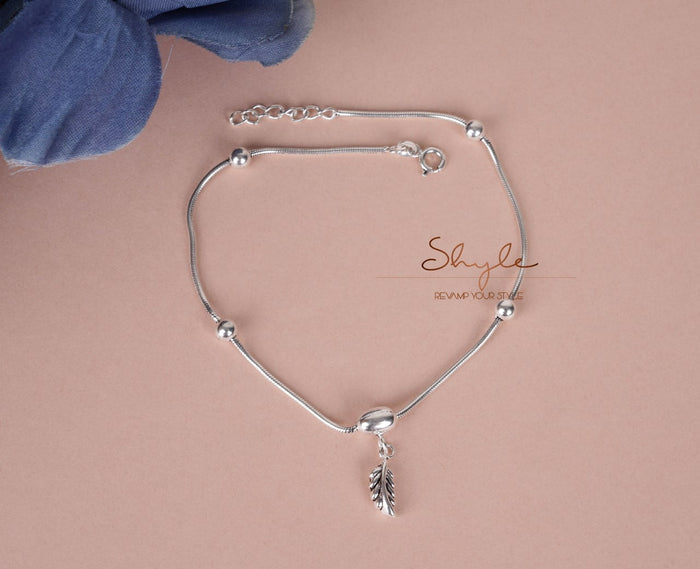 Adya Fine Leaf Drop Everyday Anklet