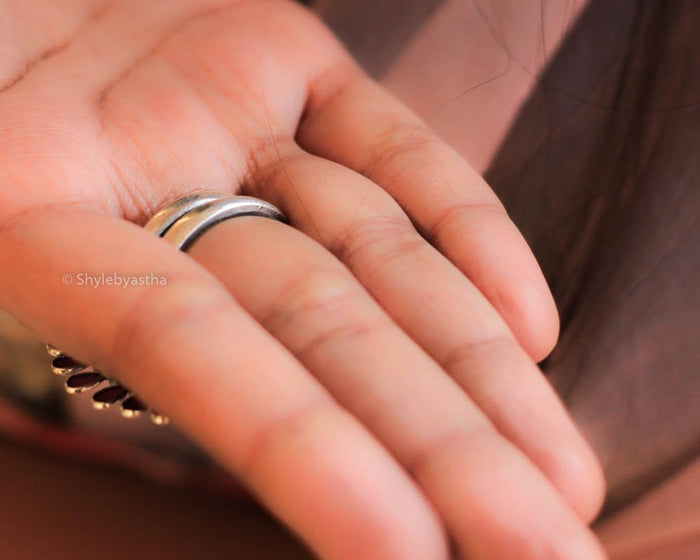 Anvaya Circular Flower Embossed Chitai Ring