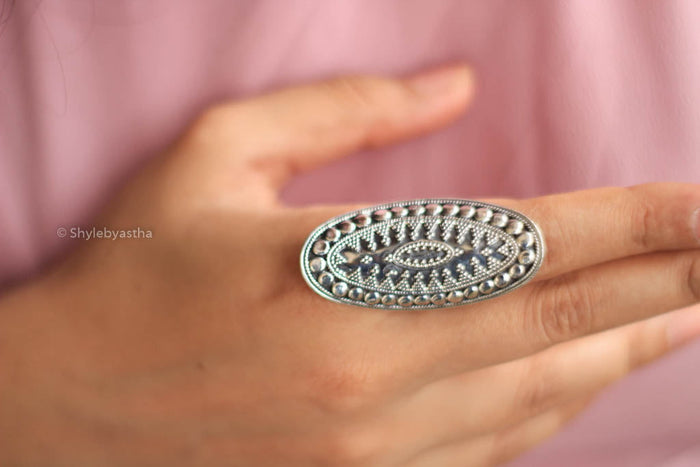 Anvaya Classic Daana Art Ring