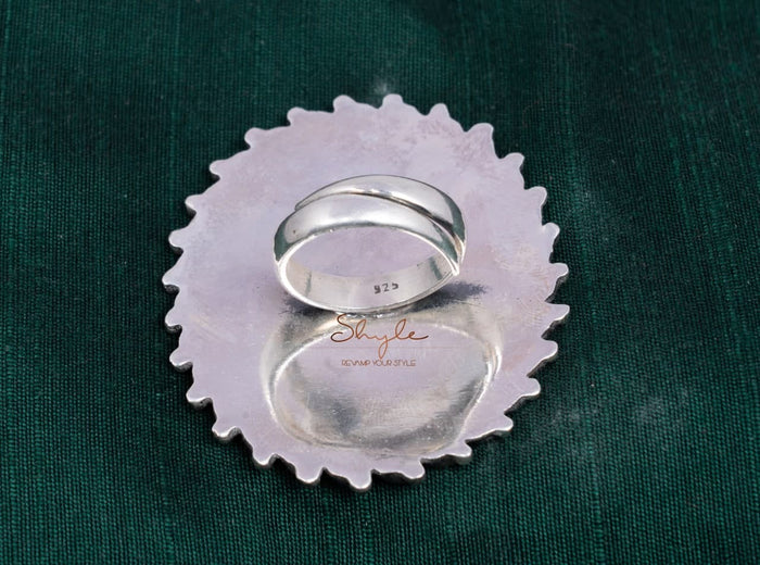 Anvaya Daana art Classic Ring