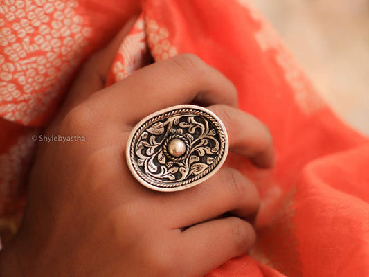 Anvaya Embossed Flower Chitai Ring