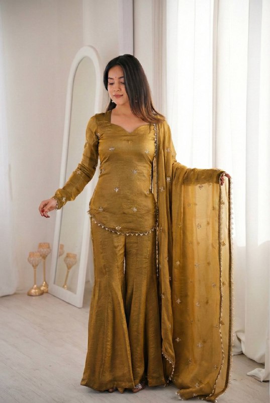Chic and Graceful Three-Tone Ethnic Set