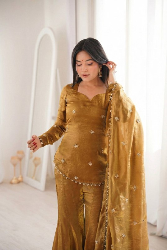 Chic and Graceful Three-Tone Ethnic Set