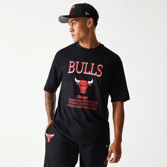 The Male model is wearing Chicago Bulls NBA Team Graphic Black Oversized T-Shirt 1