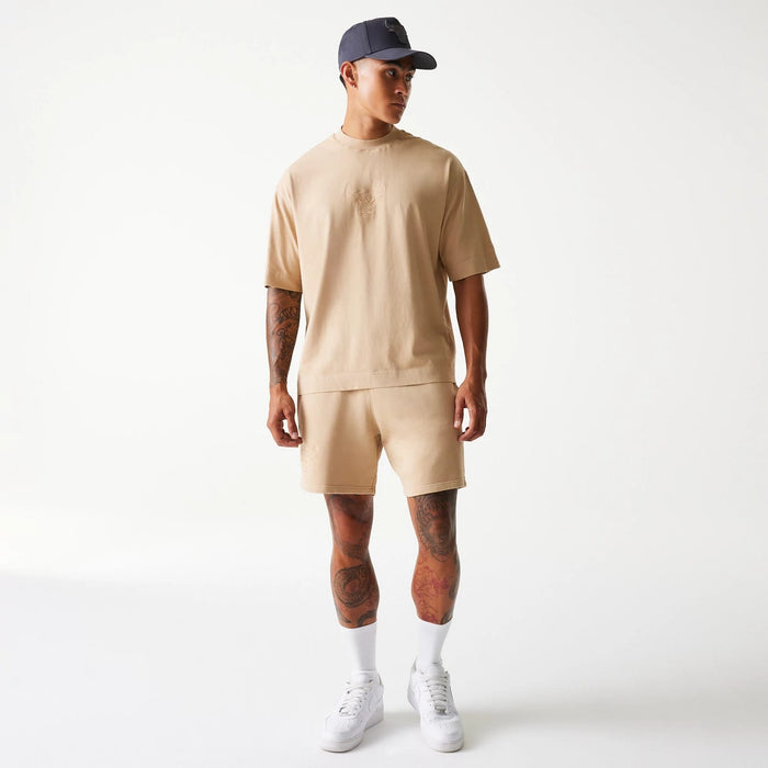 The Male model is wearing Chicago Bulls NBA Washed Beige Box T-Shirt 8