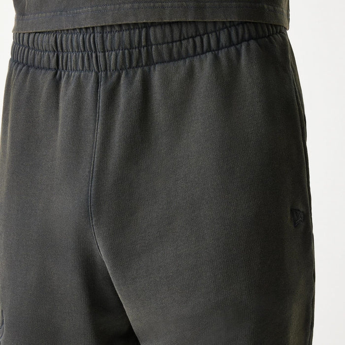 The Male model is wearing Chicago Bulls NBA Washed Grey Shorts 5