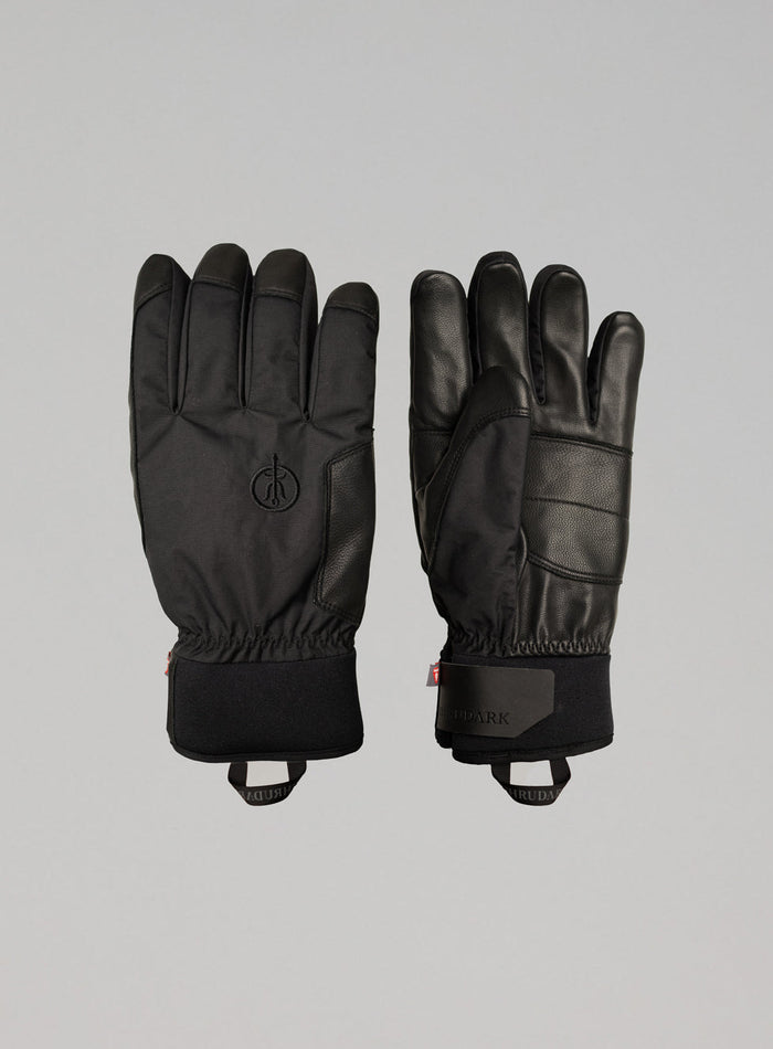 Hem Cut Out Image of Engage Gloves In Obsidian Black (GM)