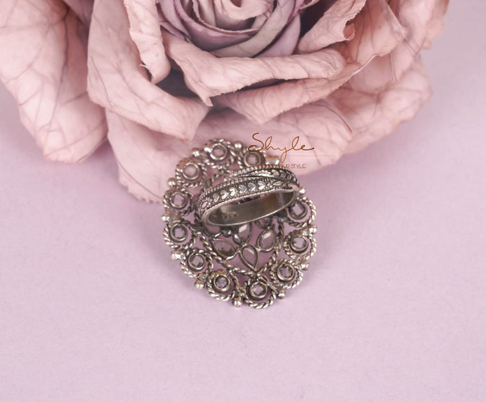Essence Fine Scintillating Oval Ring