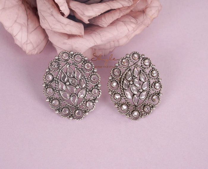 Essence Fine Scintillating Oval Studs