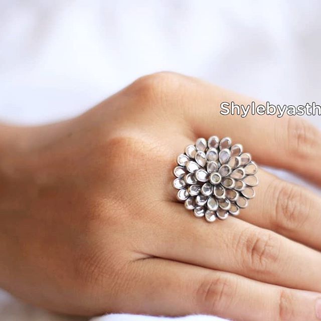 Essence Flower Ring
