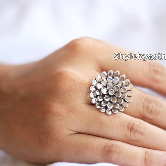 Essence Flower Ring