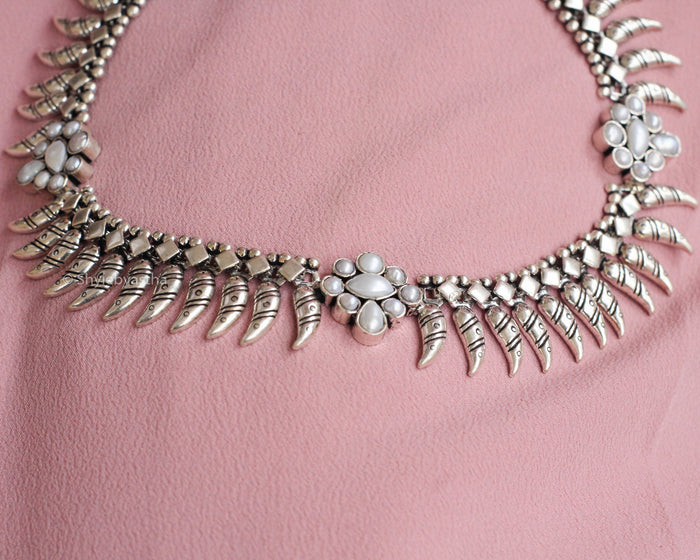 Essence Freshwater pearls spiked necklace