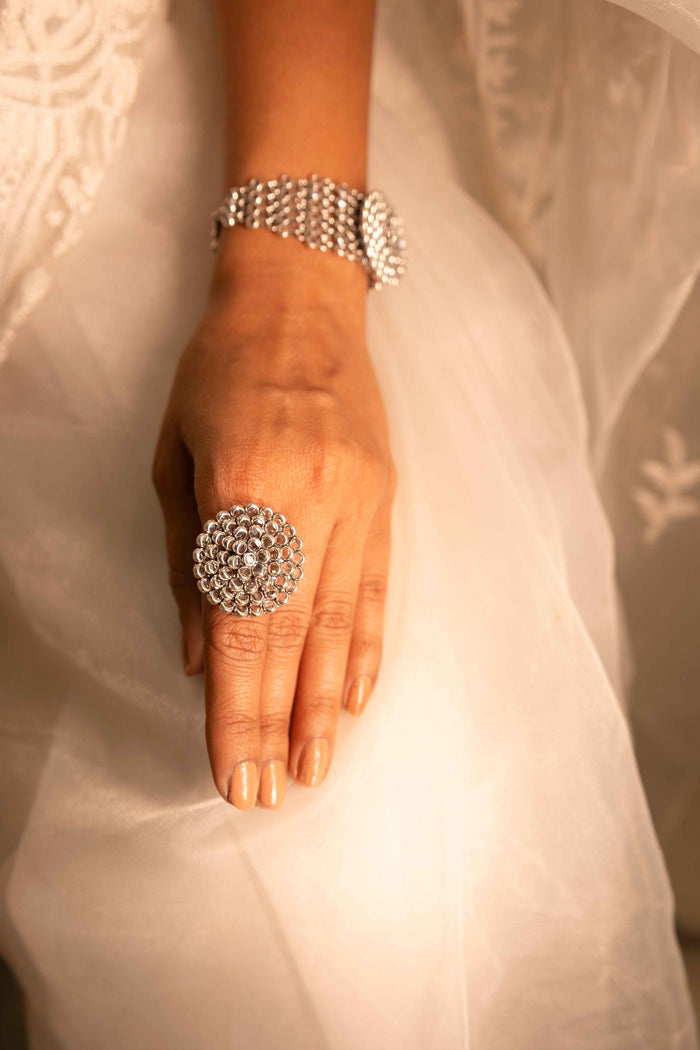 Essence Scintillating Flower Motif Ring