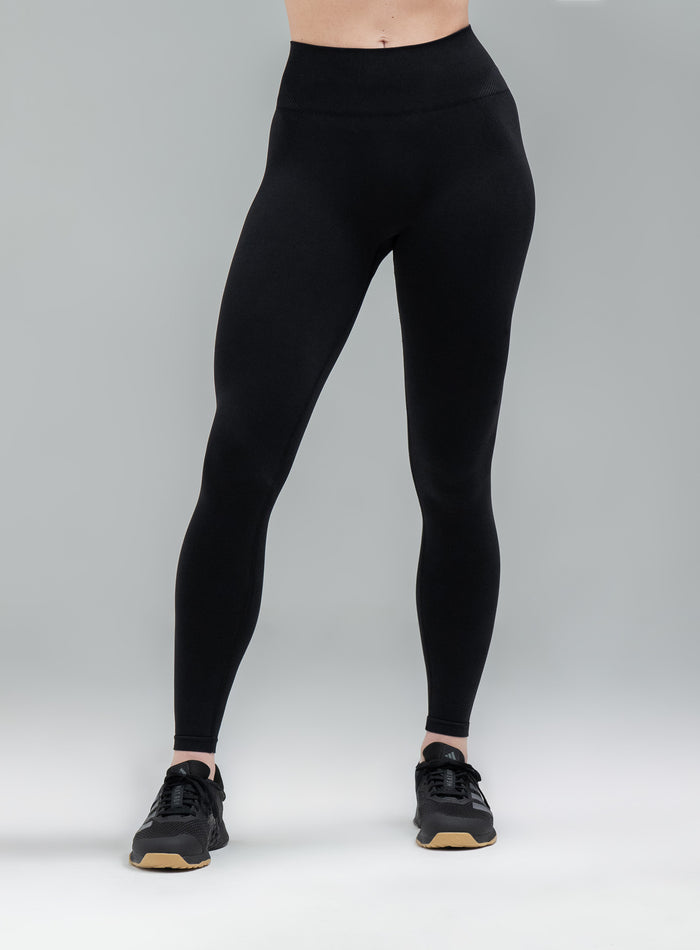 Annie Is 5ft 7" And Wears Size: S | Hem Studio Image Of Model Wearing Force Seamless Leggings In Obsidian Black (SS Model)
