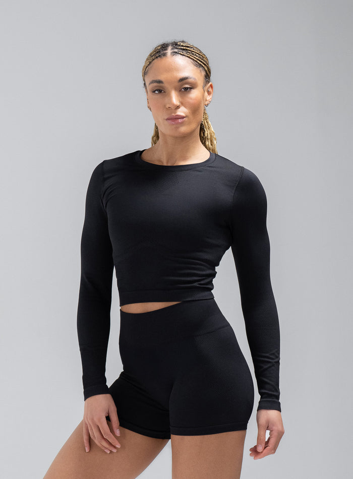 Jade Is Wearing Seamless And Is 5ft 8" And Wears Size: S/M | Hem Studio Image Of Model Wearing Force Seamless Long Sleeve Top In Obsidian Black (SS Model)