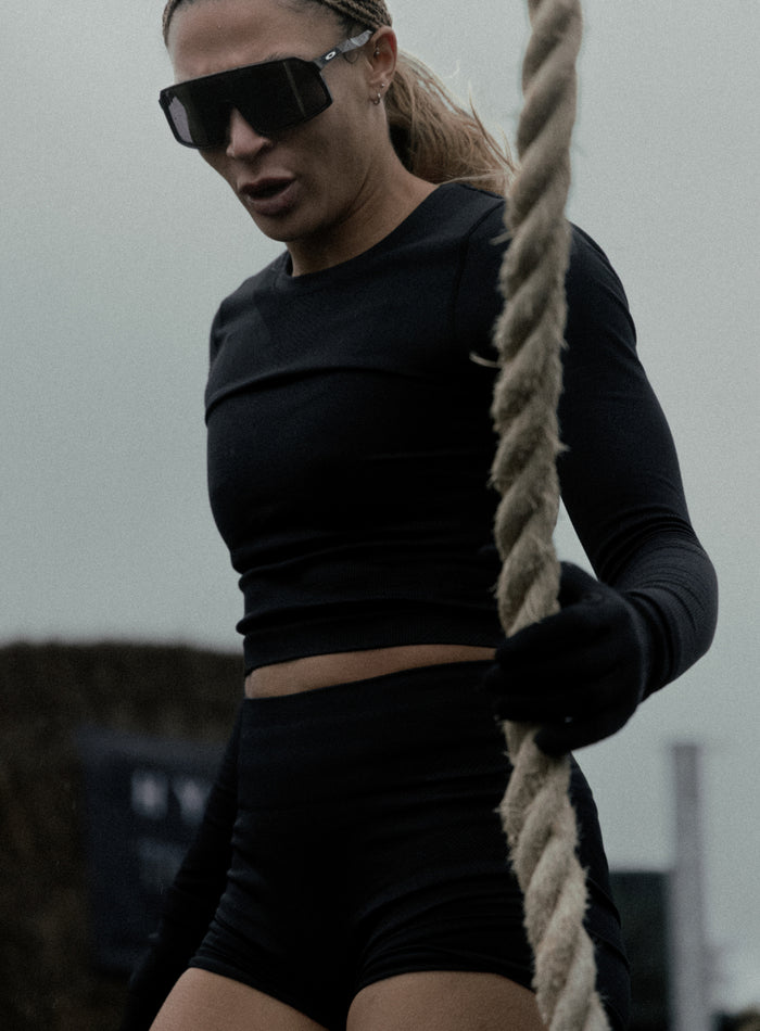 Creative Image Of Force Seamless Long Sleeve Top In Obsidian Black (ITF)