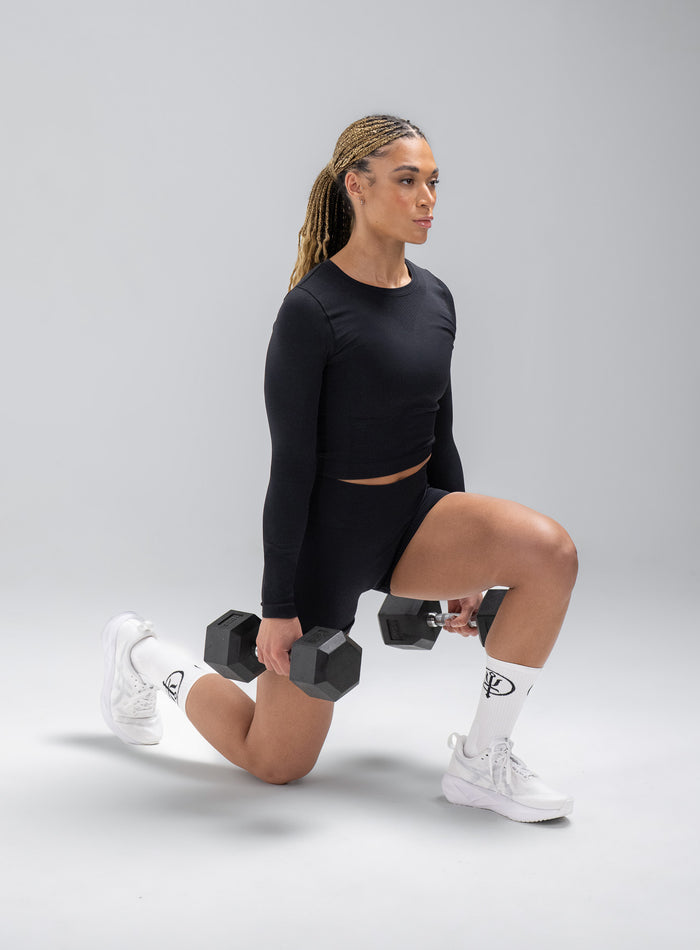 Jade Is Wearing Seamless And Is 5ft 8" And Wears Size: S/M | Hem Studio Image Of Model Wearing Force Seamless Long Sleeve Top In Obsidian Black (SS Model)