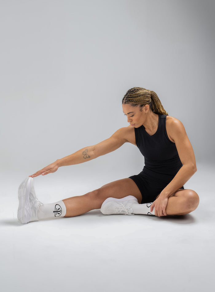 Jade Is Wearing Seamless And Is 5ft 8" And Wears Size: S/M | Hem Studio Image Of Model Wearing Force Seamless Tank Top In Obsidian Black (SS Model)
