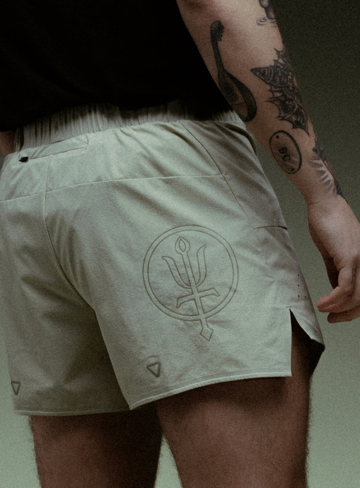 Creative Image Of Force Trail Running 4” Shorts In Stone (ITF)