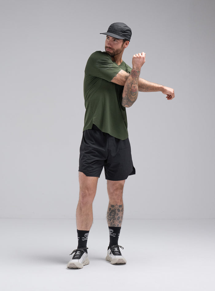 Chez Is 6ft And Wears Size: M | Hem Studio Image Of Model Wearing Force Trail Running 7" Shorts In Obsidian Black (SS Model)