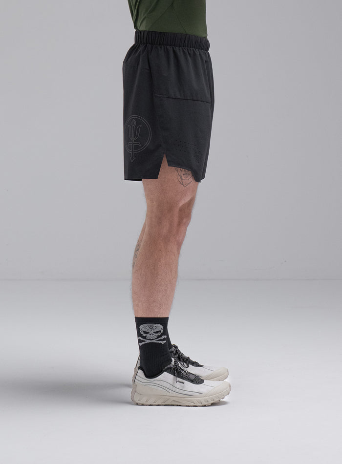 Chez Is 6ft And Wears Size: M | Hem Studio Image Of Model Wearing Force Trail Running 7" Shorts In Obsidian Black (SS Model)