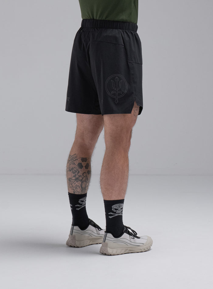 Chez Is 6ft And Wears Size: M | Hem Studio Image Of Model Wearing Force Trail Running 7" Shorts In Obsidian Black (SS Model)