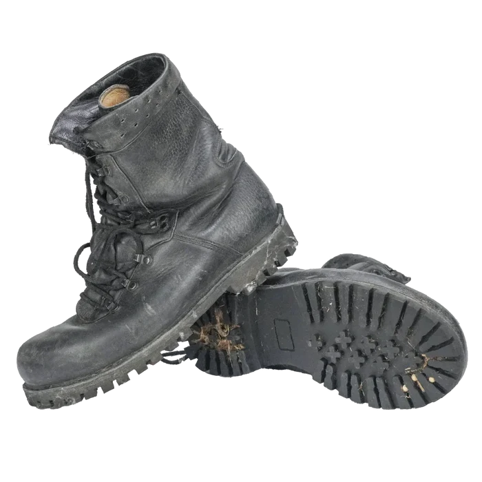 German Army Model 2000 Leather Combat Boots - 10.5 UK - Film Production Used - Collectables & Rarities