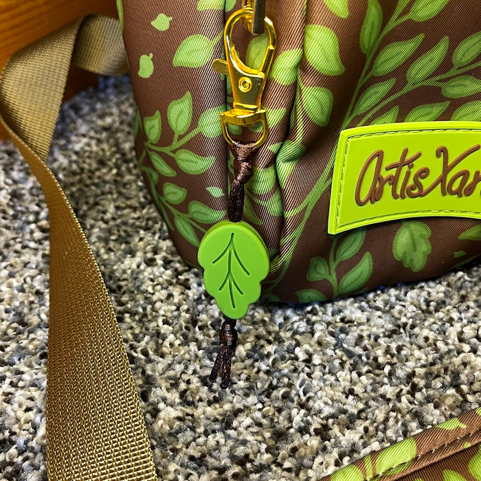 Green Leafy Water Bottle Bag with Fidget Zipper Pull
