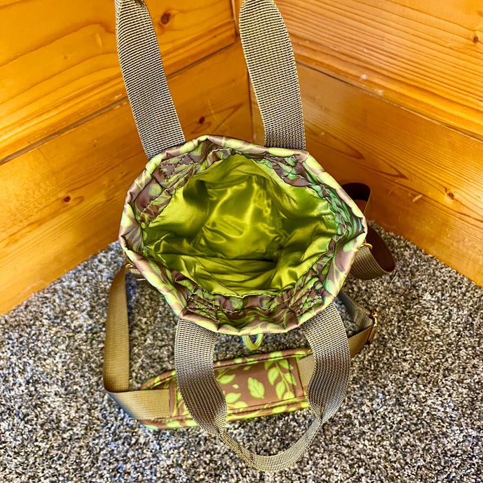 Green Leafy Water Bottle Bag with Fidget Zipper Pull