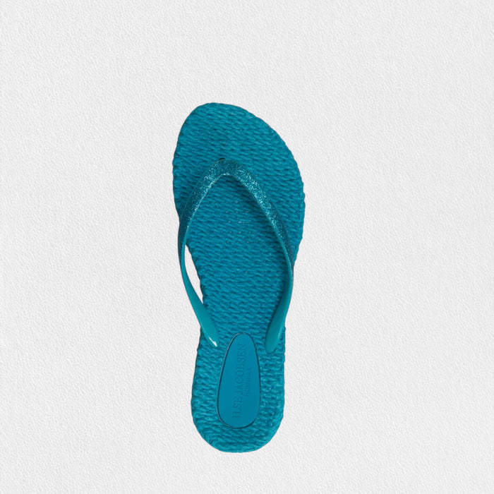 The ILSE JACOBSEN CHEERFUL FLIP FLOPS in Veridian Green by LINES OF DENMARK feature textured soles and slim, comfy straps, displayed on a plain white background.