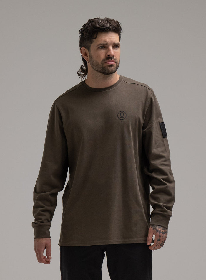 George Is 5ft 11" And Wears Size: S | Hem Studio Image Of Model Wearing Insignia Long Sleeve T-Shirt G1 In Khaki (SS Model)