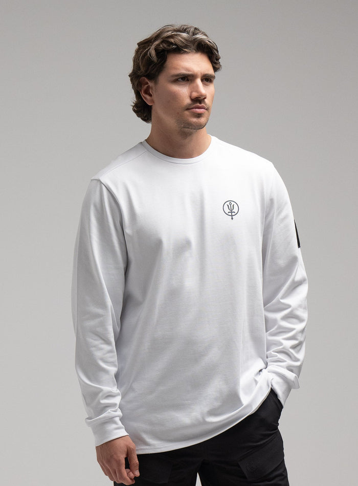 George Is 5ft 11" And Wears Size: S | Hem Studio Image Of Model Wearing Insignia Long Sleeve T-Shirt G1 In White (SS Model)