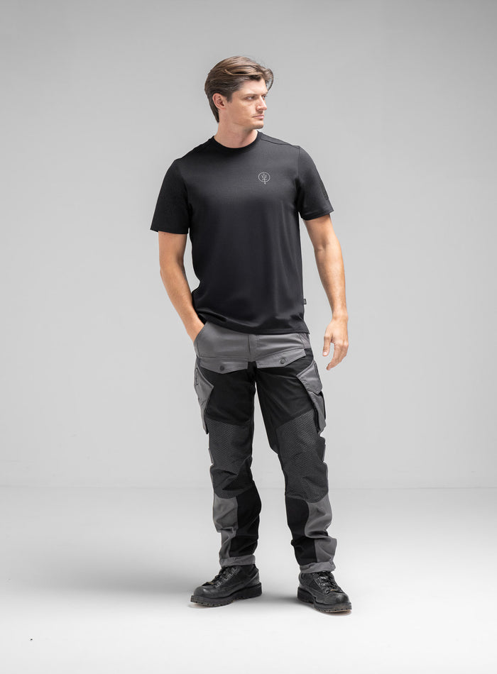 Studio Image Of Insignia T-Shirt - Endeavour In Obsidian Black (SS Model)