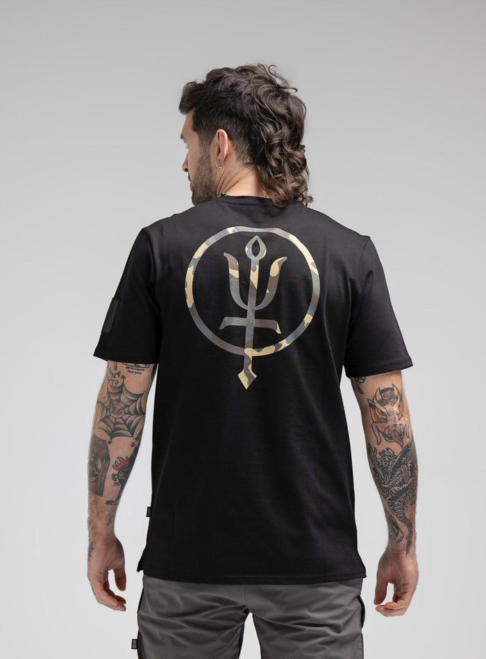 Bernie Is 6ft And Wears Size: M | Hem Studio Image Of Model Wearing Insignia T-Shirt - Inception Camo In Obsidian Black (SS Model)