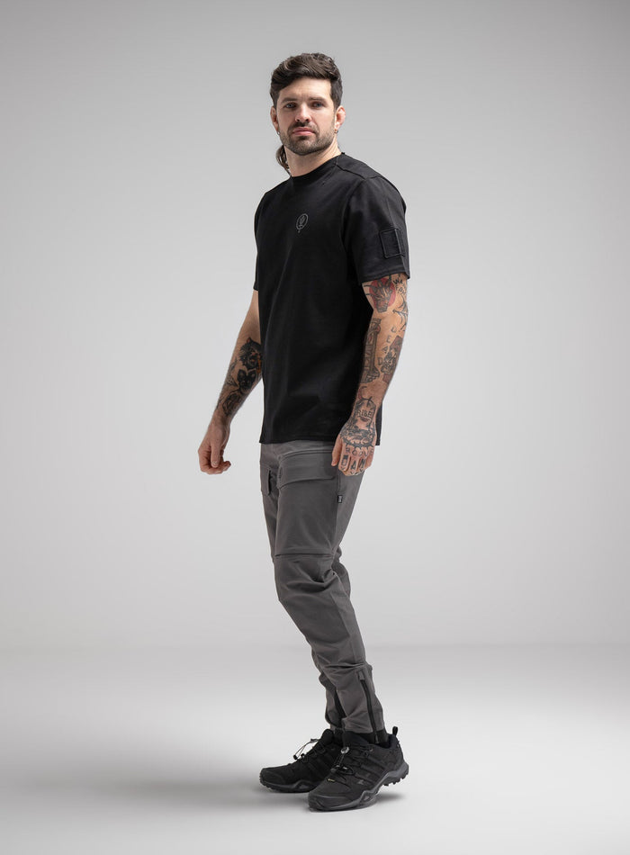 Bernie Is 6ft And Wears Size: M | Hem Studio Image Of Model Wearing Insignia T-Shirt - Inception Camo In Obsidian Black (SS Model)