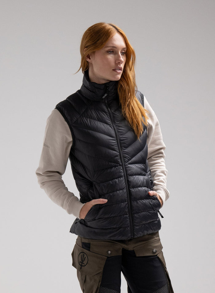 Miki Is 5ft 8" And Wears Size: S | Hem Studio Image Of Model Wearing Ithax Gilet Womens In Obsidian Black (SS Model)