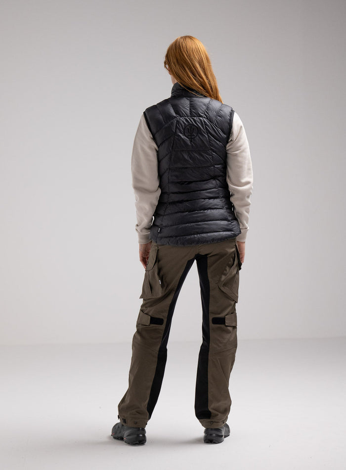 Miki Is 5ft 8" And Wears Size: S | Hem Studio Image Of Model Wearing Ithax Gilet Womens In Obsidian Black (SS Model)