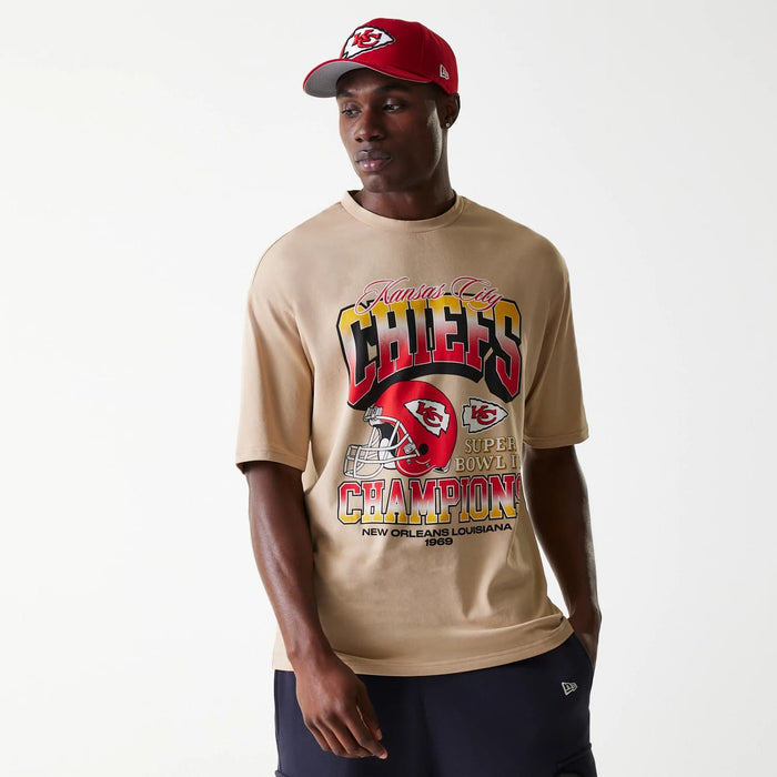The Male model is wearing Kansas City Chiefs NFL Washed Super Bowl Beige Oversized T-Shirt 1