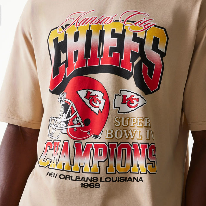 The Male model is wearing Kansas City Chiefs NFL Washed Super Bowl Beige Oversized T-Shirt 4