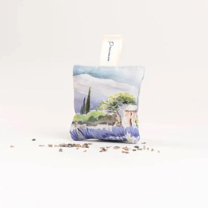 The L'AUGUSTE PROVENCE - FRENCH ORGANIC LAVENDER SACHET AND GIFT BOX features artisanal design with painted lavender fields and “Fabriqué en Provence, FRANCE,” creating an authentic Provence gift from L'AUGUSTE PROVENCE.
