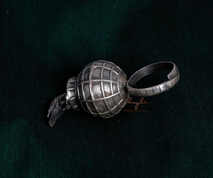 Maahi Statement Thirsty Crow Ring