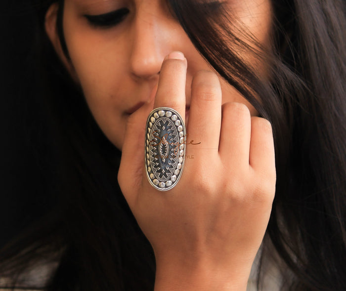 Mizoya Daana Detailed Classic Ring