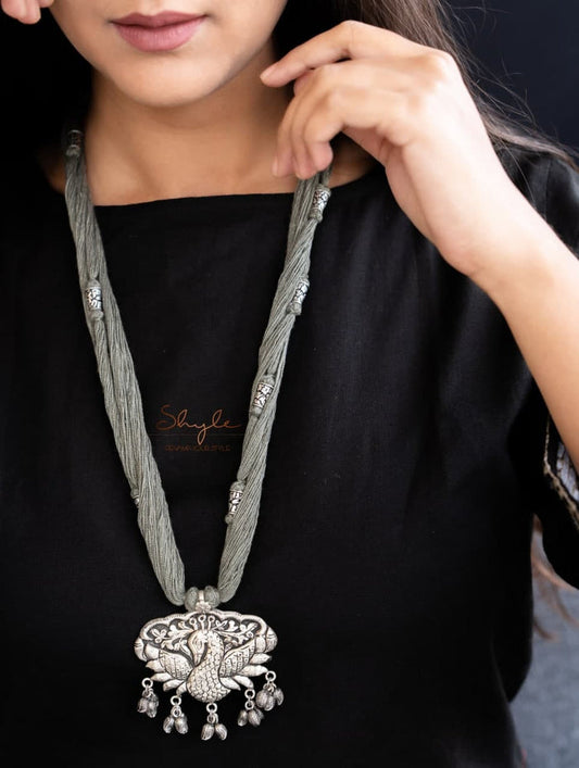 Mizoya Dancing Peacock Chitai Detailed Classic Necklace