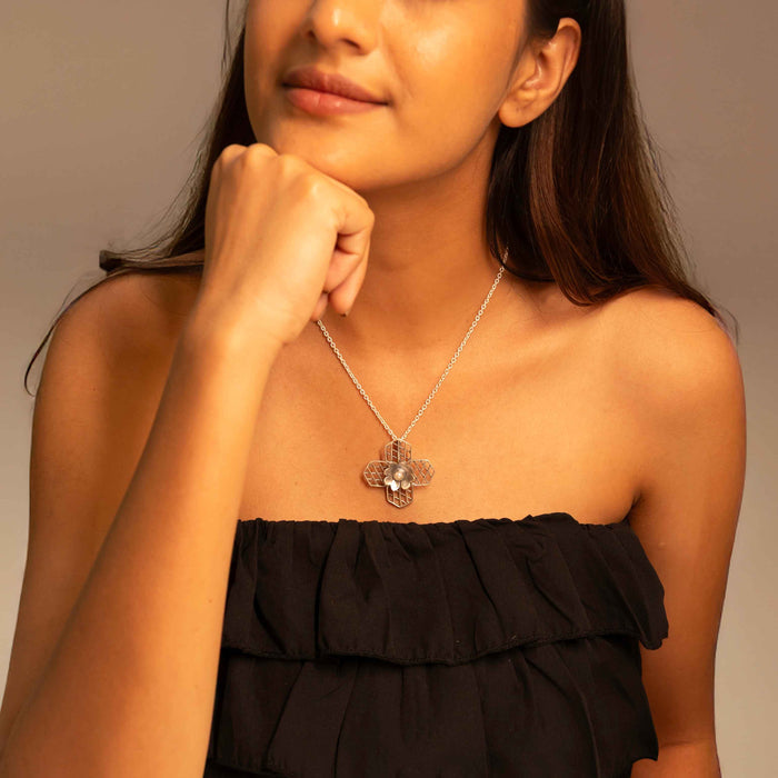 Mizoya Embossed Flower Jali Necklace set