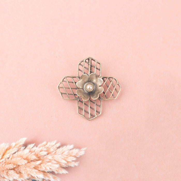 Mizoya Embossed Flower Jali Pendant